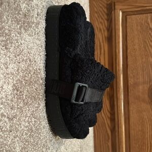 Ugg slippers size 8.5-9